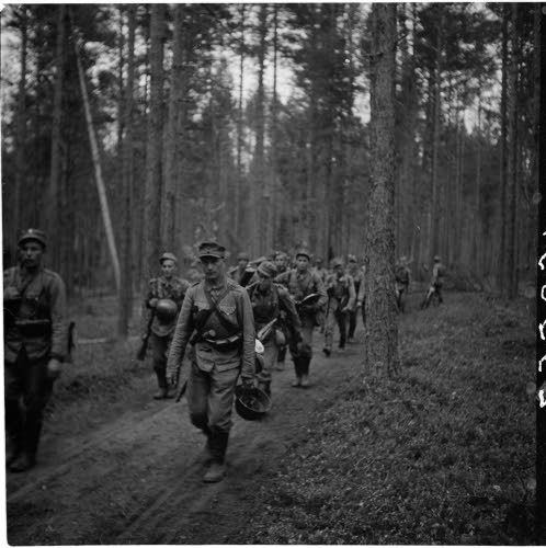  Rj.P 3:n pojat marssivat uudelle viivytyslinjalle. Aunuksen Kannas 1944.06.25