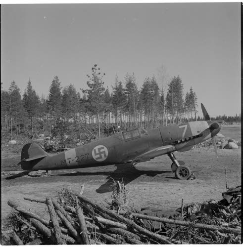 Tyyppikuvia MT-koneesta. Suulajärvi, HLeLv 24.) 1944.05.08